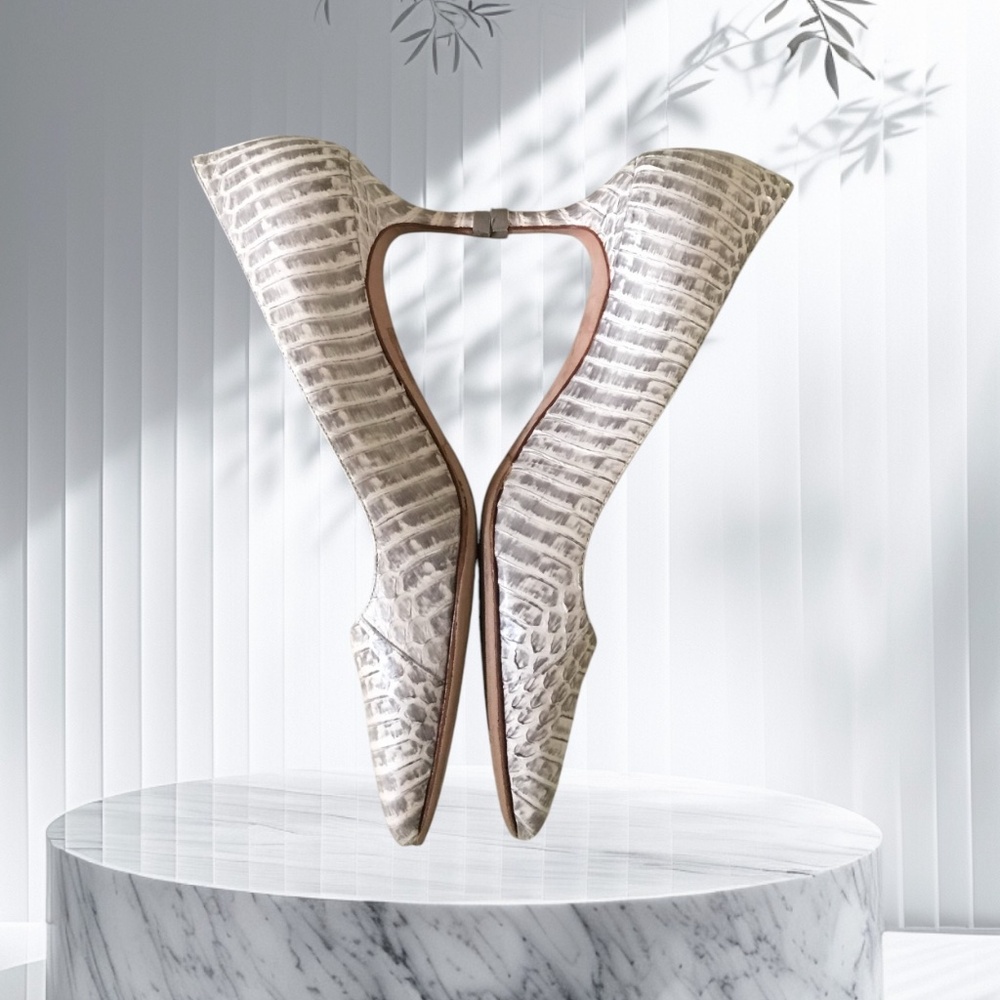 Manolo Blahnik Python Pointed Toe Pump - Picture 14 of 16